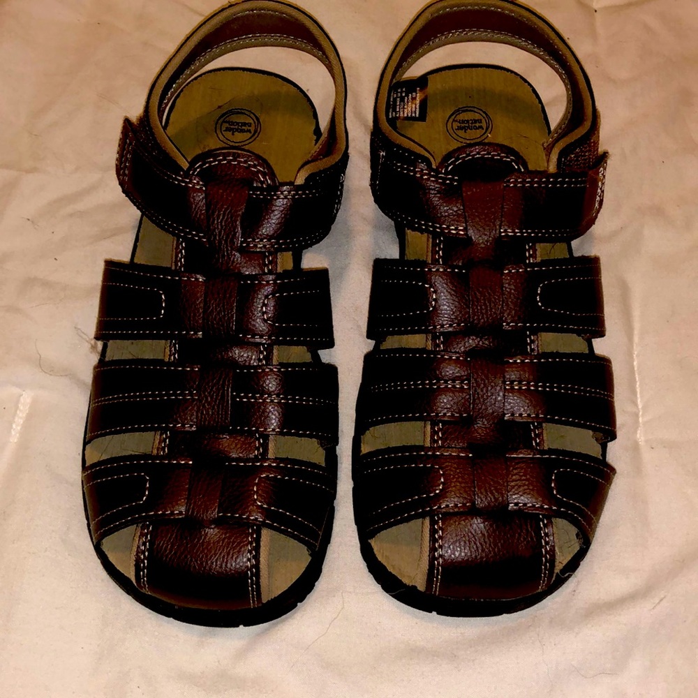 Boys sandals never worn ordered online.